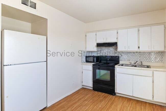 2510 E Pueblo Ave Phoenix, AZ 85040 photo 5