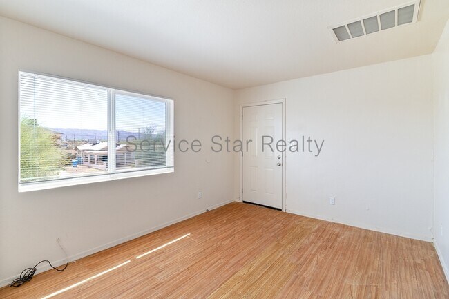 2510 E Pueblo Ave Phoenix, AZ 85040 photo 2