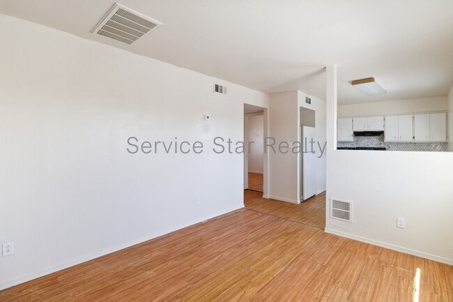 2510 E Pueblo Ave Phoenix, AZ 85040 photo 3
