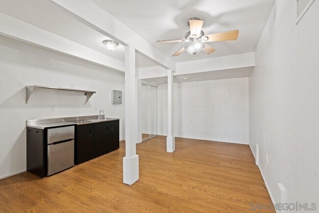 8038 Lemon Ave La Mesa, CA 91941 photo 2