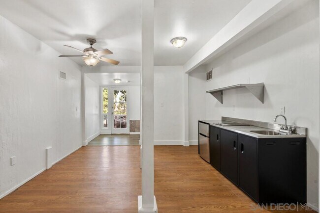 8038 Lemon Ave La Mesa, CA 91941 photo 3