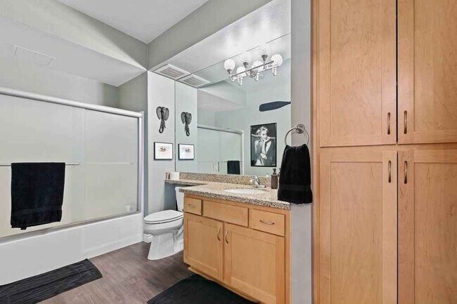 450 J St San Diego, CA 92101 photo 2