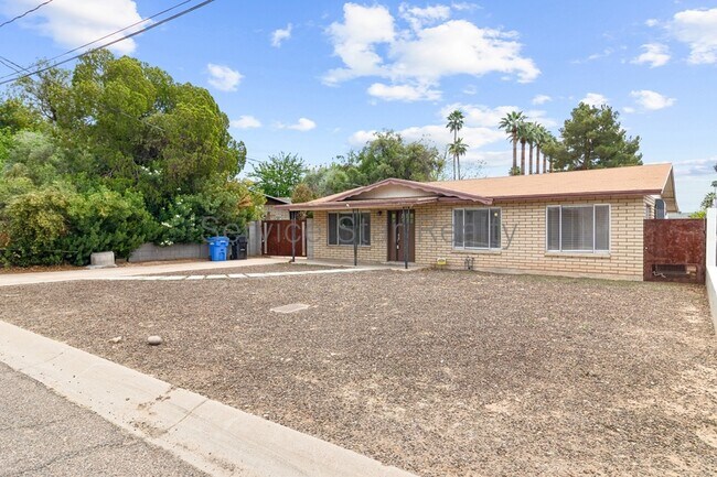 2733 E Turney Ave Phoenix, AZ 85016 photo 2
