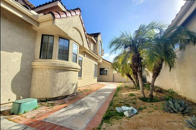 2310 Vista Valley Ln Vista, CA 92084 photo 2