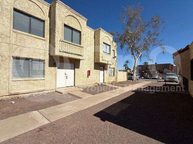1464 N 54th Ave Phoenix, AZ 85043 photo 2