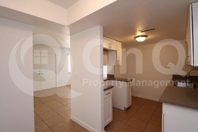 1464 N 54th Ave Phoenix, AZ 85043 photo 5