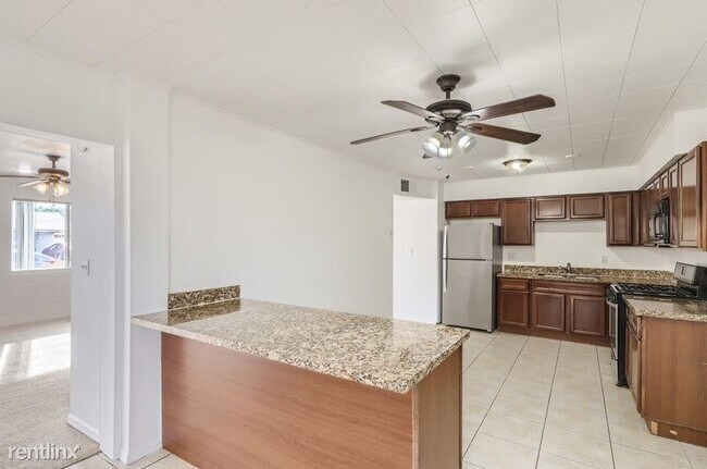 5521 N 63rd Dr Glendale, AZ 85301 photo 2