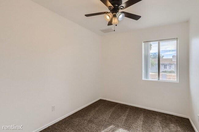 5521 N 63rd Dr Glendale, AZ 85301 photo 4