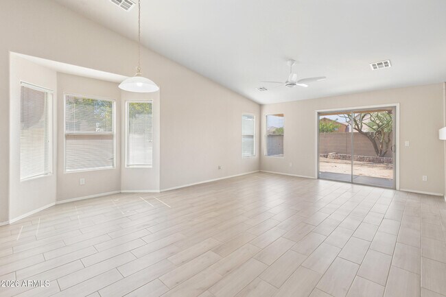 1576 E Gabrilla Dr Casa Grande, AZ 85122 photo 4