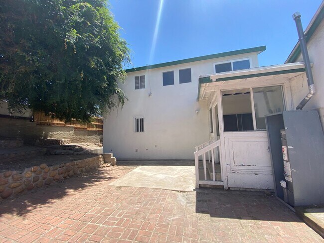 5035 College Ave San Diego, CA 92115 photo 2