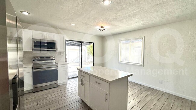 5334 W Mauna Loa Ln Glendale, AZ 85306 photo 5