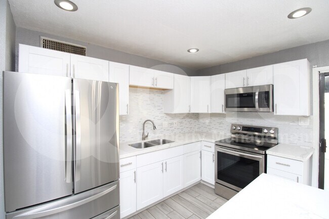5334 W Mauna Loa Ln Glendale, AZ 85306 photo 3