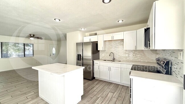 5334 W Mauna Loa Ln Glendale, AZ 85306 photo 4