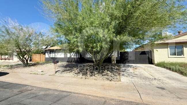 5334 W Mauna Loa Ln Glendale, AZ 85306 photo 2