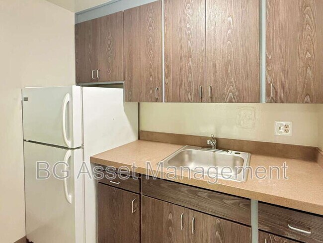 944 Fletcher Ln Hayward, CA 94544 photo 2