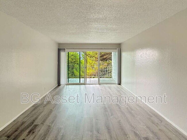 944 Fletcher Ln Hayward, CA 94544 photo 4
