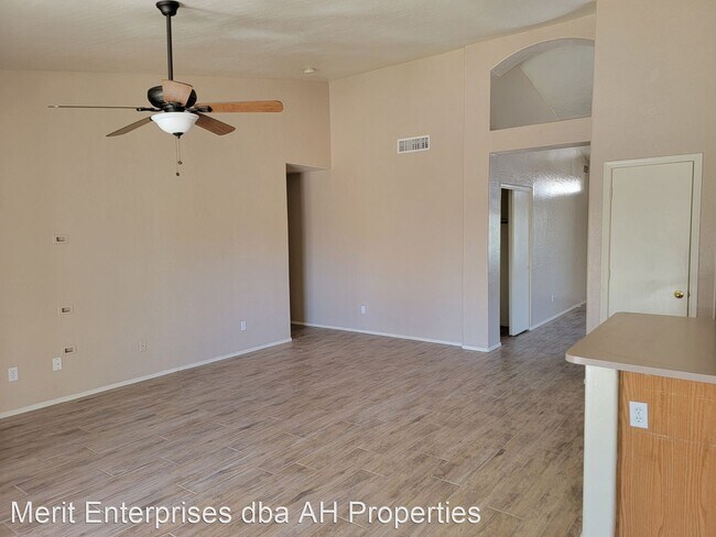9643 N 94th Ave Peoria, AZ 85345 photo 4