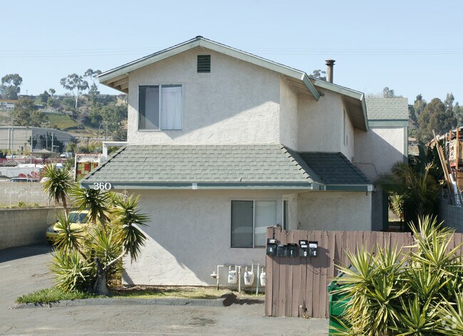 360 Millar Ave El Cajon, CA 92020 photo 2