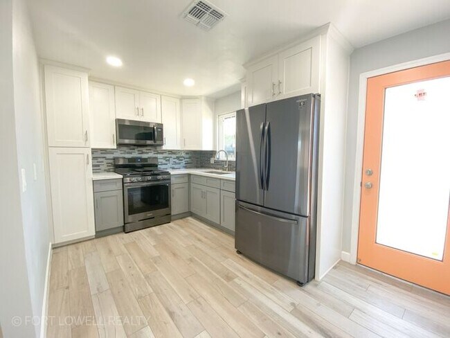2626 E Culver St Phoenix, AZ 85008 photo 4