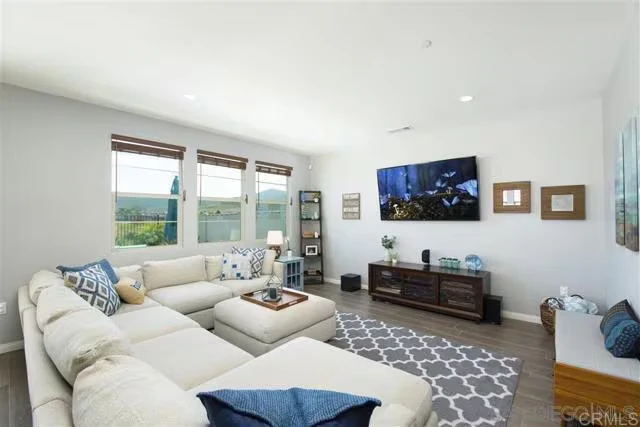 16307 Veridian Cir San Diego, CA 92127 photo 2