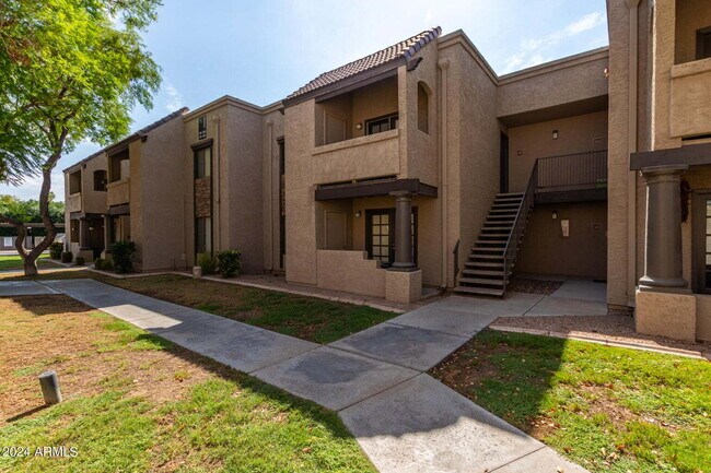 5995 N 78th St Scottsdale, AZ 85250 photo 2