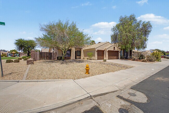 15652 W Durango St Goodyear, AZ 85338 photo 3