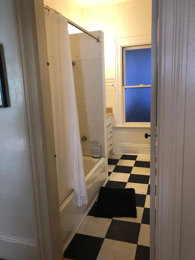 2727 Hillegass Ave Berkeley, CA 94705 photo 4