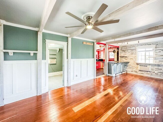 260 Woodman St photo 5