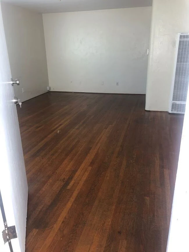 1359-1365 Reed Ave San Diego, CA 92109 photo 2