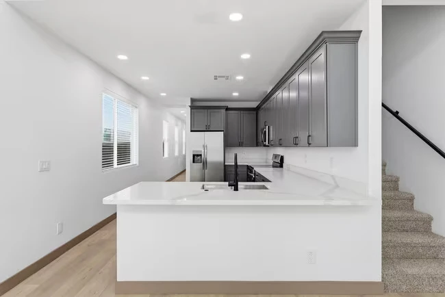 2805 Trumbull Rd Phoenix, AZ 85353 photo 3