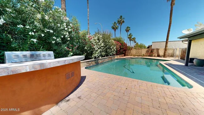 2534 S Grandview Ave Tempe, AZ 85282 photo 3
