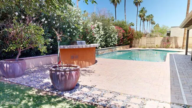 2534 S Grandview Ave Tempe, AZ 85282 photo 2