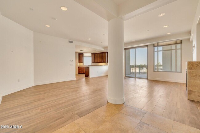 2211 E Camelback Rd Phoenix, AZ 85016 photo 3