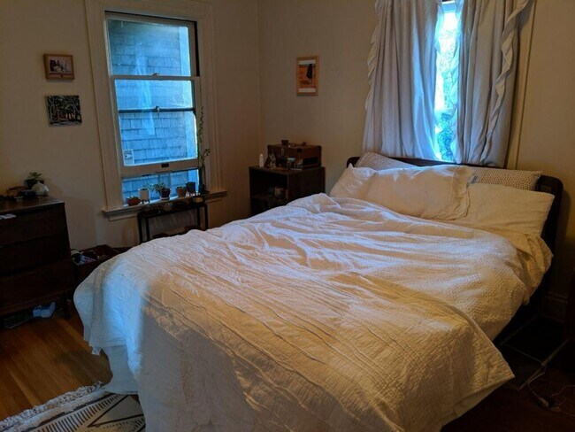 2727 Hillegass Ave Berkeley, CA 94705 photo 3
