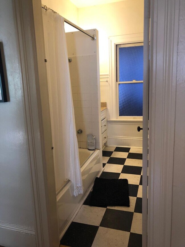 2727 Hillegass Ave Berkeley, CA 94705 photo 4
