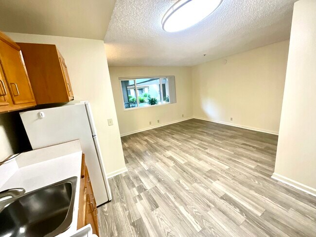 55+ Senior Living- Georgia Regency Apartments photo 3