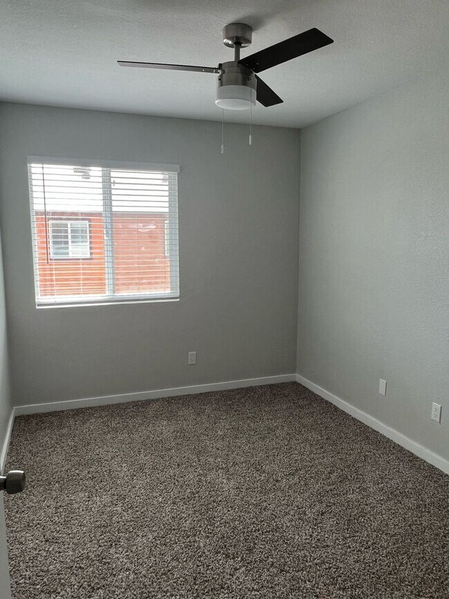 12717 W Amy Dr Surprise, AZ 85378 photo 5