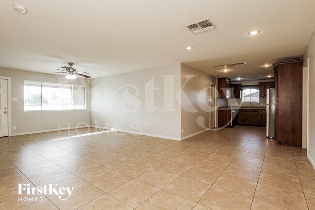 8802 N 35th Dr Phoenix, AZ 85051 photo 5