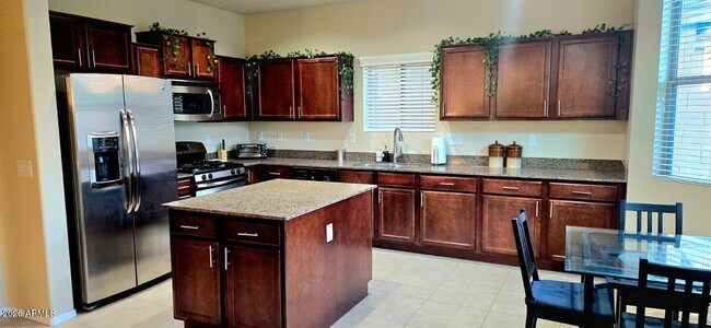 121 W Hackberry Dr