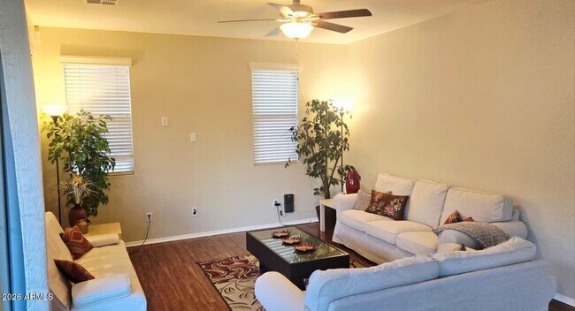121 W Hackberry Dr photo 3