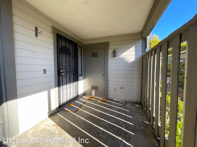 1959 Wellington Ln Vista, CA 92081 photo 2