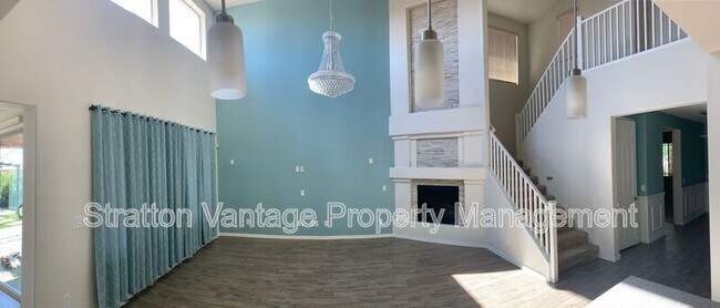 2323 W Mark Ln Phoenix, AZ 85085 photo 2