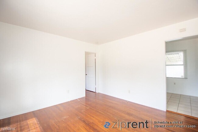 530 W Ivy St San Diego, CA 92101 photo 2