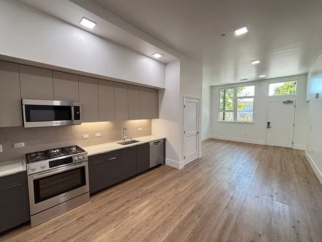 1549 32nd St Oakland, CA 94608 photo 3