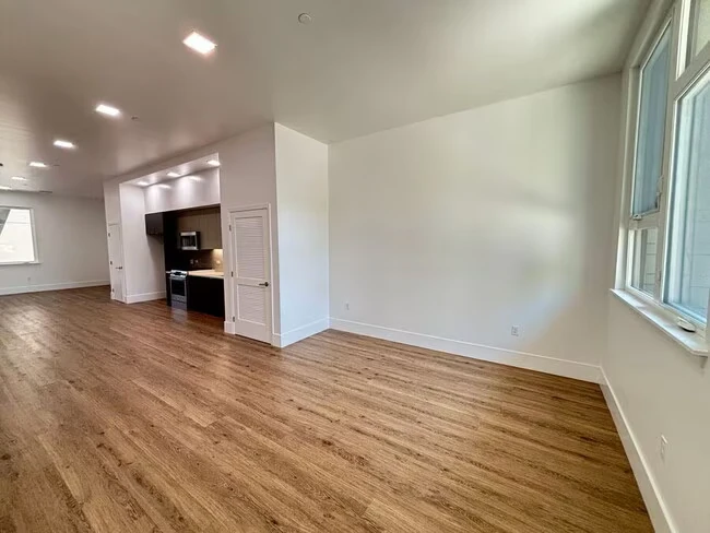 1549 32nd St Oakland, CA 94608 photo 5