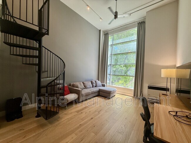 699 Pennsylvania Ave San Francisco, CA 94107 photo 3