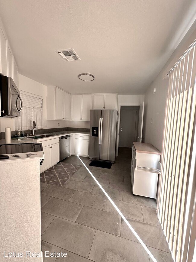 7018 S 42nd St Phoenix, AZ 85042 photo 3