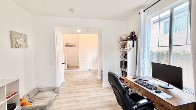 563 Poets Square Fallbrook, CA 92028 photo 3