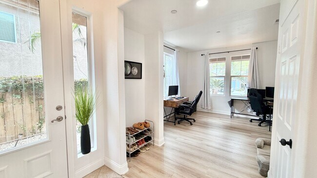 563 Poets Square Fallbrook, CA 92028 photo 2