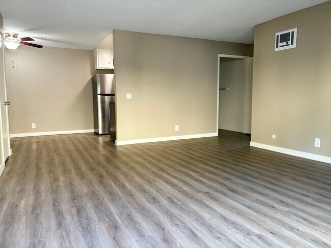 DOWNSTAIRS CORNER 2-BEDROOM UNIT - SPECIAL OFFE... floor plan